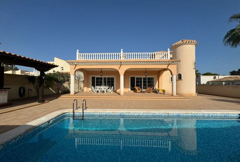 2 bedroom villa for sale in Playa Flamenca