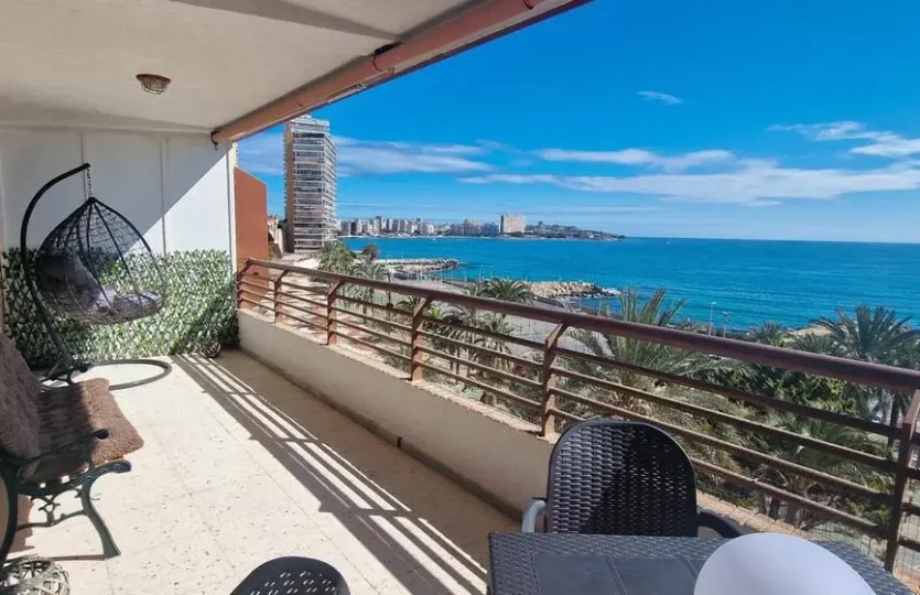 First line beach apartment Alicante
