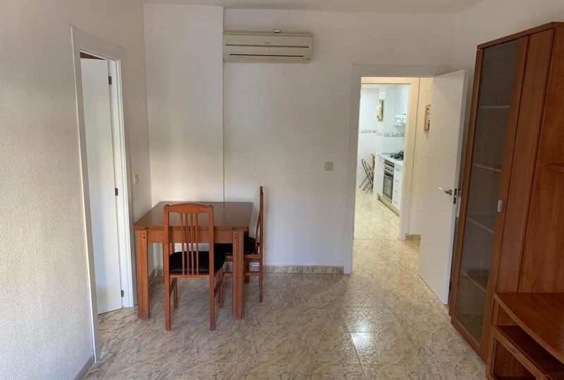 Flat in good condition not far from the sea