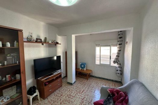 Cheap apartment in Elche next to the park