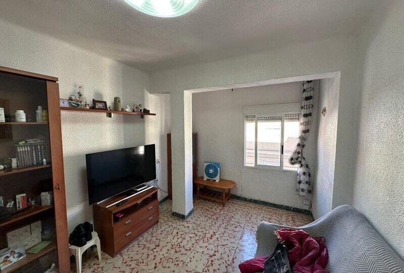Cheap apartment in Elche next to the park