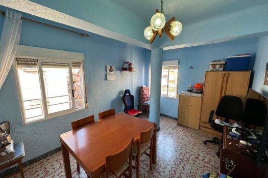 Cheap apartment in Elche next to the park