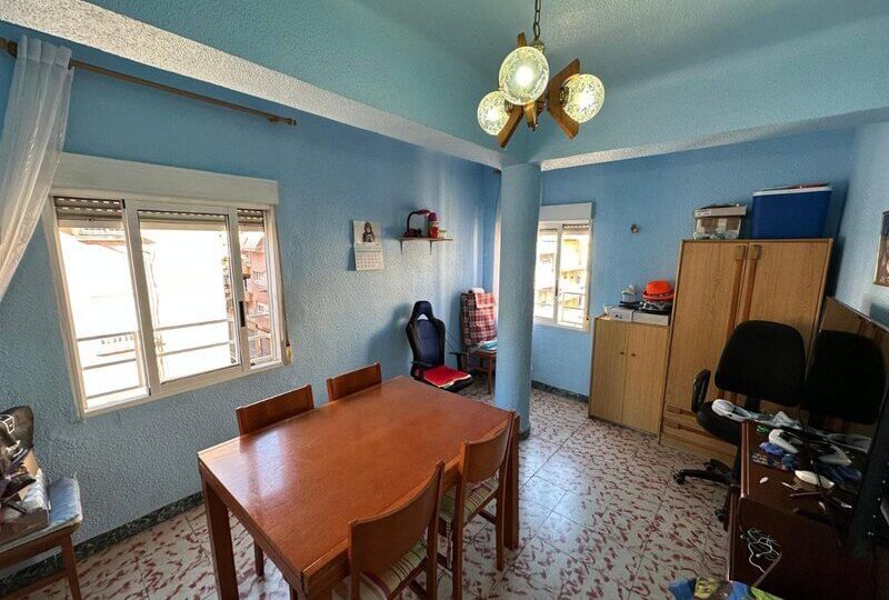 Cheap apartment in Elche next to the park