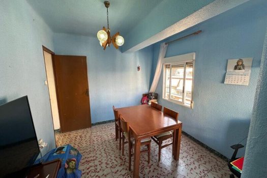 Cheap apartment in Elche next to the park