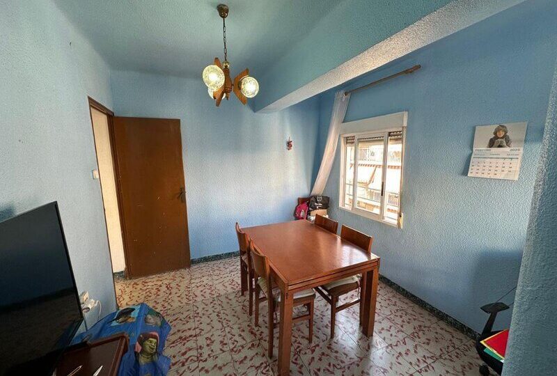 Cheap apartment in Elche next to the park