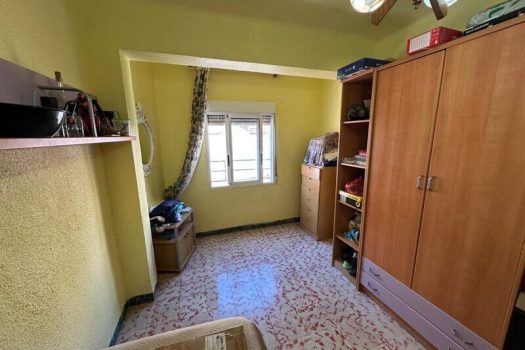 Cheap apartment in Elche next to the park