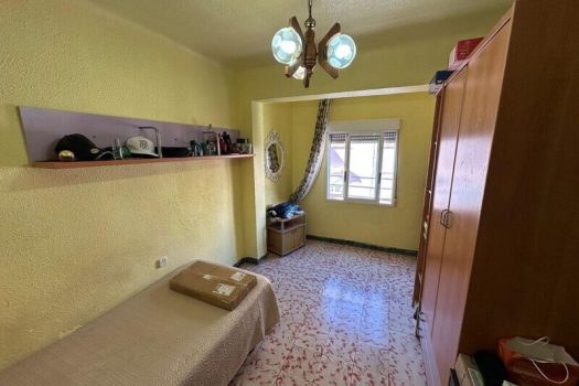 Cheap apartment in Elche next to the park