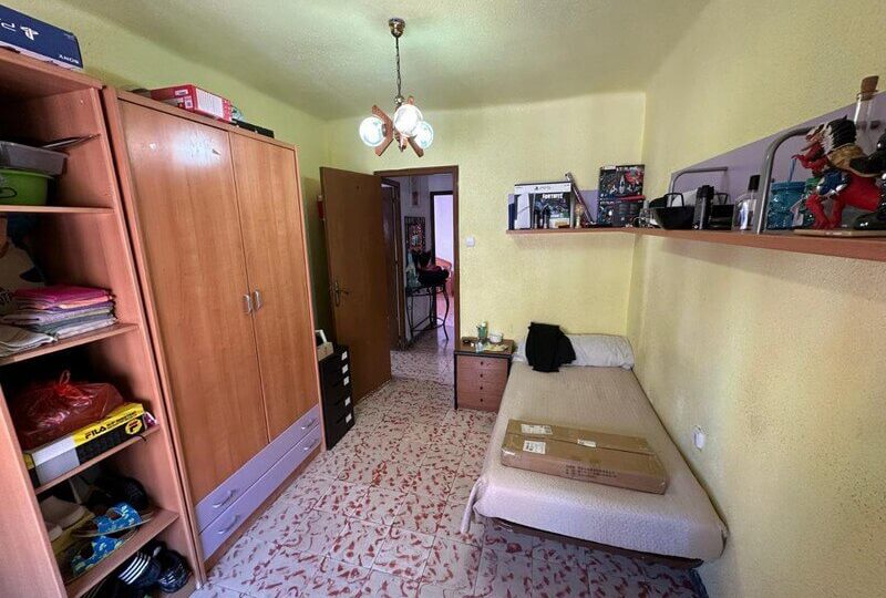 Cheap apartment in Elche next to the park