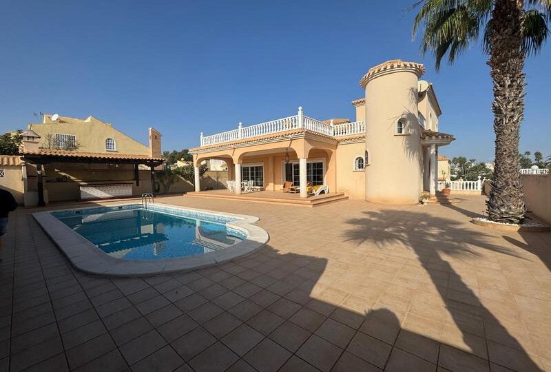 2 bedroom villa for sale in Playa Flamenca